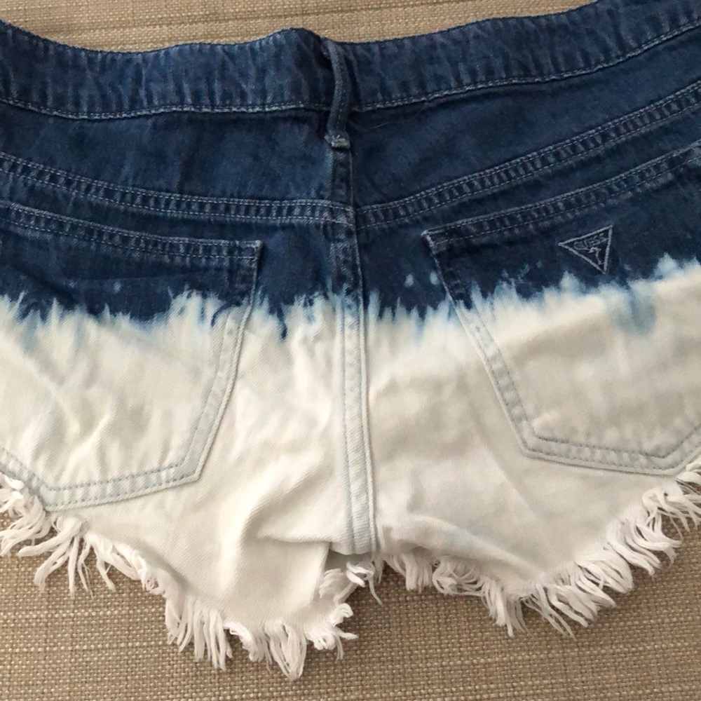 Short shorts - Picture 2 of 2